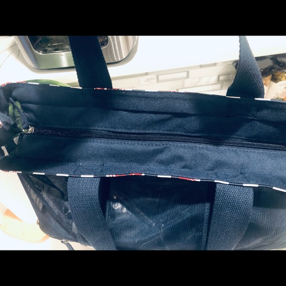 New Beach Tote with Cooler! OSFA - Picture 4 of 8